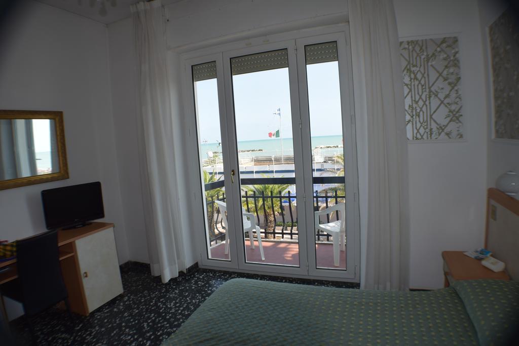 Rosa Meuble 3*